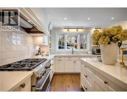 514 WILSON Street E - 16
