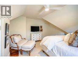 514 WILSON Street E - 32