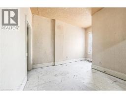 116 CATHARINE Street S - 9