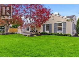 2079 GARY Crescent - 2
