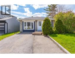 519 PINETREE Crescent - 1