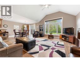 81 WILLOWDALE Crescent - 6