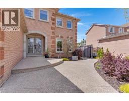 667 BURNETT Avenue - 2