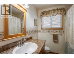 401 MOHAWK Road W - 17