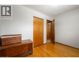 401 MOHAWK Road W - 21