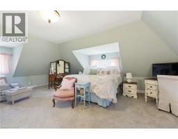 33 BRANT Road N - 30
