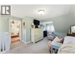 33 BRANT Road N - 31