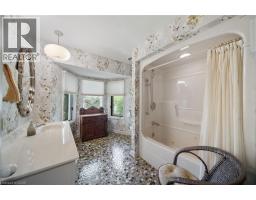 133 MCCALL Crescent - 35