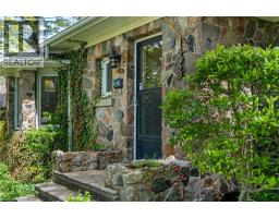 133 MCCALL Crescent - 8
