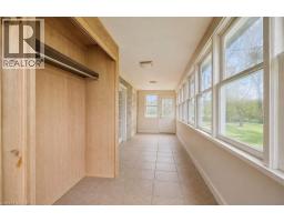 36 ELGIN Street E - 11