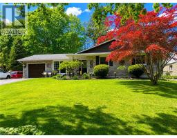 70 BERKLEY Crescent - 1