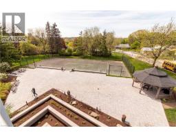 250 GLENRIDGE Drive UnitNo. 401 - 27
