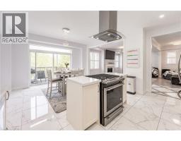 9 FLEMING Crescent - 11