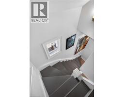69 ROBINS Avenue - 24