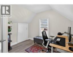 69 ROBINS Avenue - 26