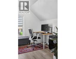 69 ROBINS Avenue - 28