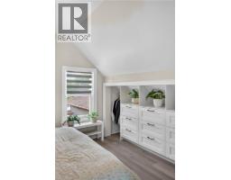 69 ROBINS Avenue - 31