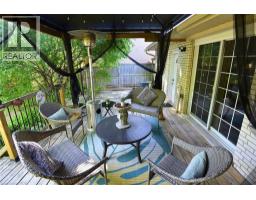 18 DENNIS Avenue - 19