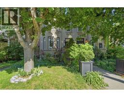 101 VICTORIA Avenue S - 46