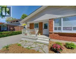 136 DUNSMERE Drive - 3