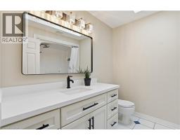 56 MCCAFFERY Crescent - 32