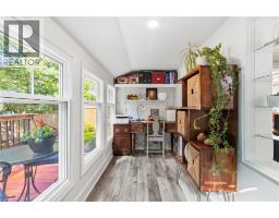 8 TOLHURST Avenue - 26