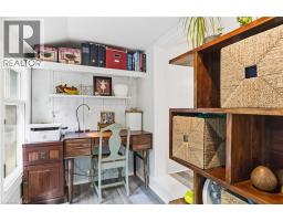 8 TOLHURST Avenue - 27