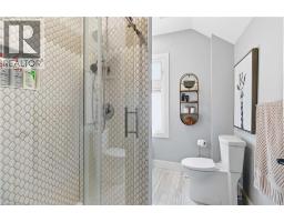 8 TOLHURST Avenue - 32