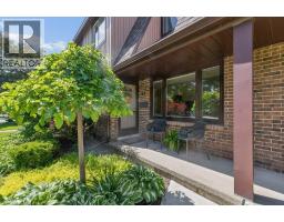 279 SANDOWNE Drive UnitNo. 2 - 3