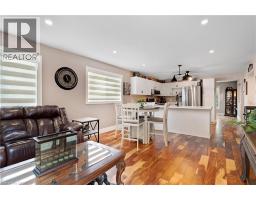 109 GLENARIFF Drive - 12