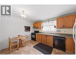 3 TWINOAKS Crescent - 4
