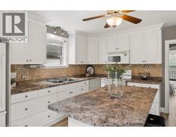 555 WELLINGTON Street N - 16
