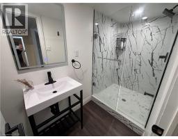 122 QUEENSDALE Avenue E - 18
