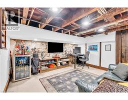 76 PEARL Street N - 42
