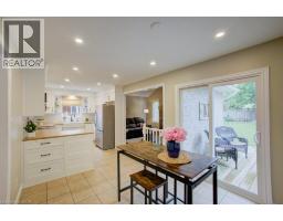 57 ROBERTSON Crescent - 10