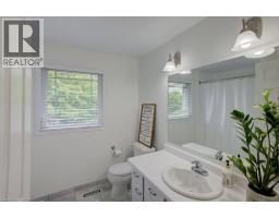 57 ROBERTSON Crescent - 26