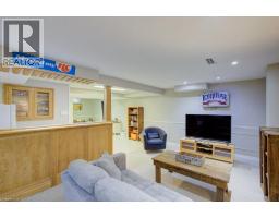 57 ROBERTSON Crescent - 30