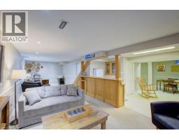 57 ROBERTSON Crescent - 33