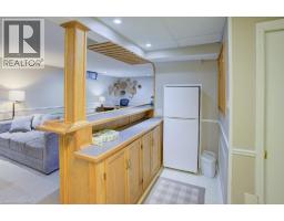 57 ROBERTSON Crescent - 34