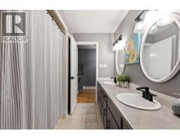 26 BUTLER Crescent - 19