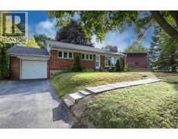 17 ORCHARD Crescent - 1