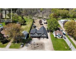 18 E QUEEN Street E - 3