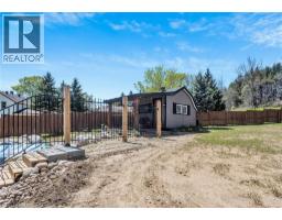 18 E QUEEN Street E - 38
