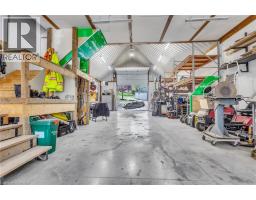 18 E QUEEN Street E - 5