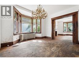 45 PANDORA Avenue N - 10