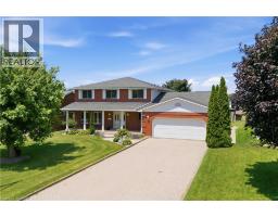 24 RENFREW Drive - 1