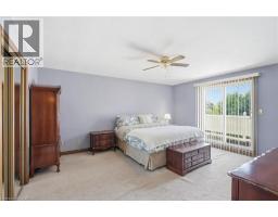 24 RENFREW Drive - 17