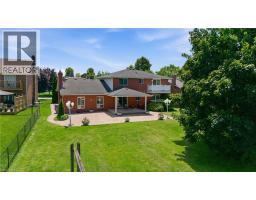 24 RENFREW Drive - 40