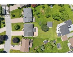 24 RENFREW Drive - 43
