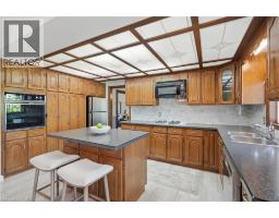 24 RENFREW Drive - 8